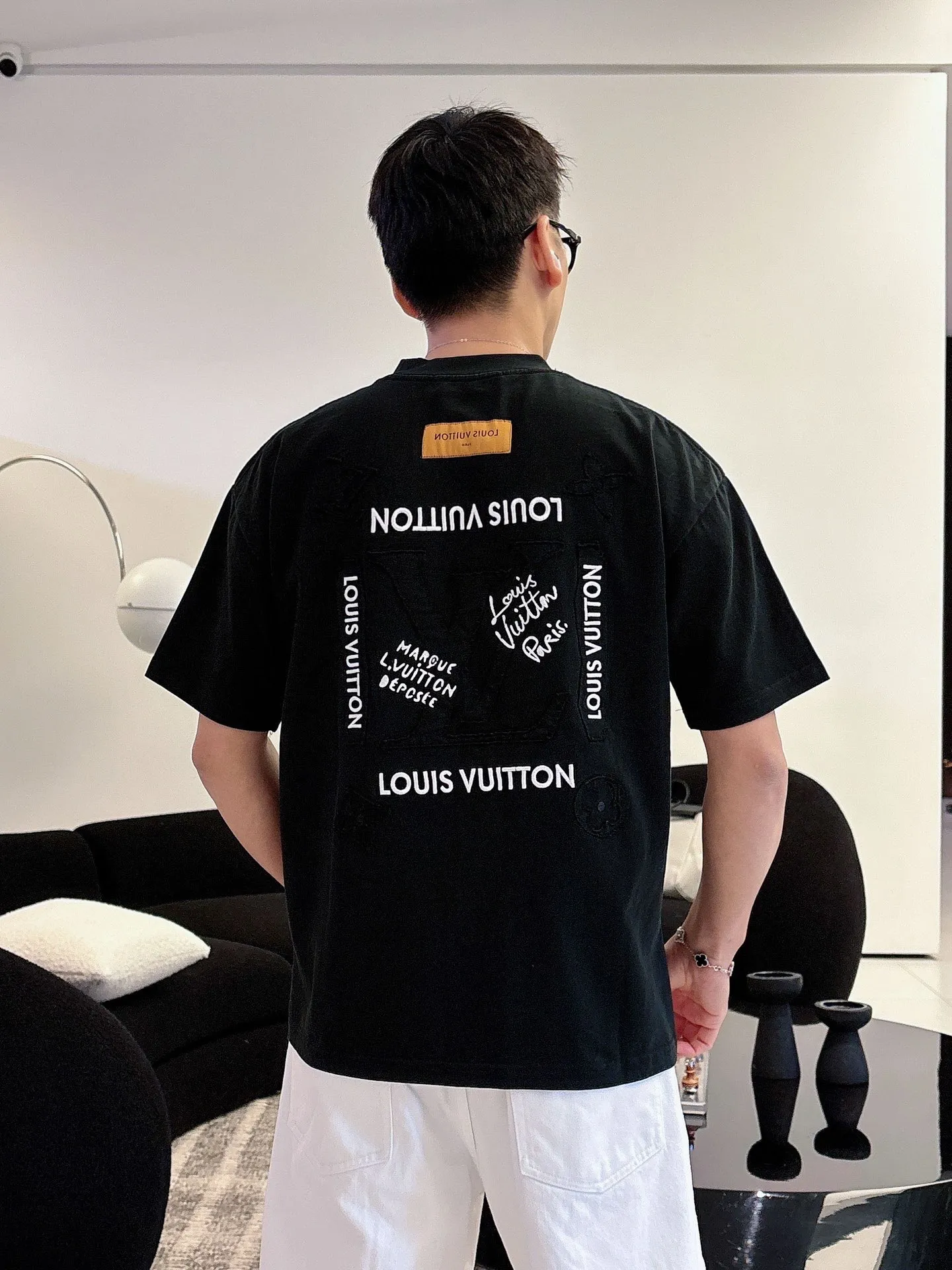 Louis Vuitton/ logo